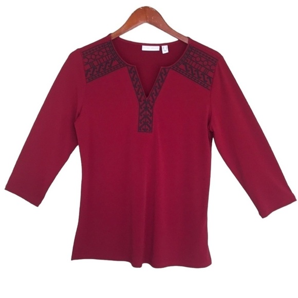 Susan Graver V Neckline Embroidered Detail Pullover Top‎ - Picture 1 of 7